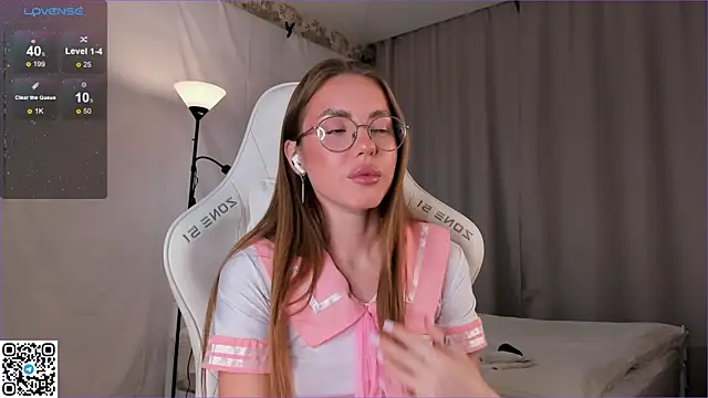 KittyFlik online show from October 31, 2025, 1:24 am