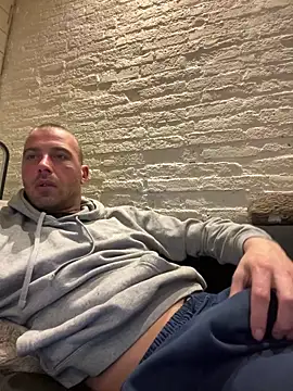 Rotteei1 online show from March 11, 2026, 10:04 pm