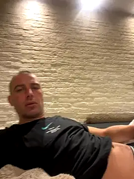 Rotteei1 online show from November 23, 2025, 4:00 am