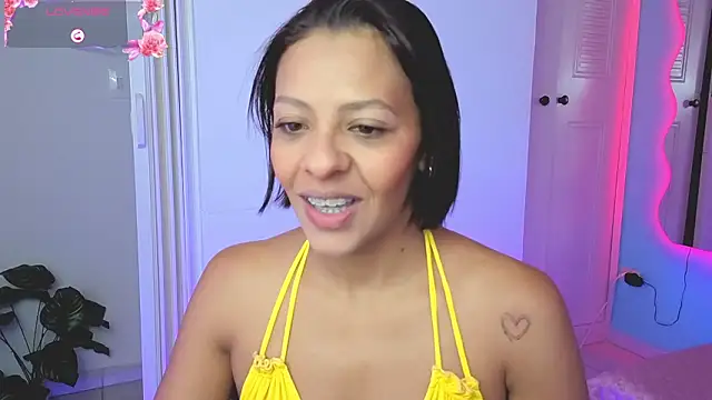 Aria Russo online show from March 13, 2026, 12:10 pm