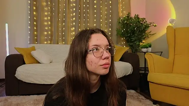 FabiolaCowing online show from November 24, 2025, 6:08 pm