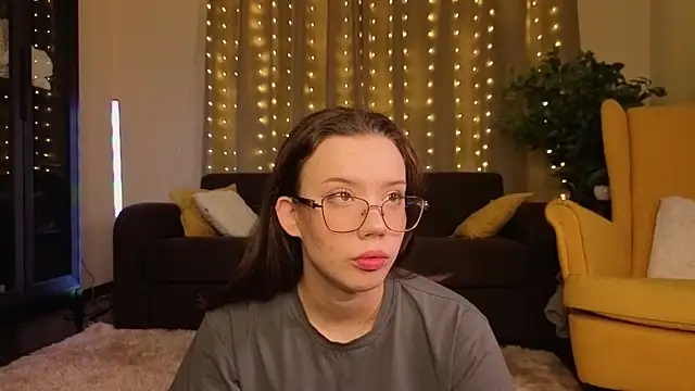 FabiolaCowing online show from November 14, 2025, 9:18 pm