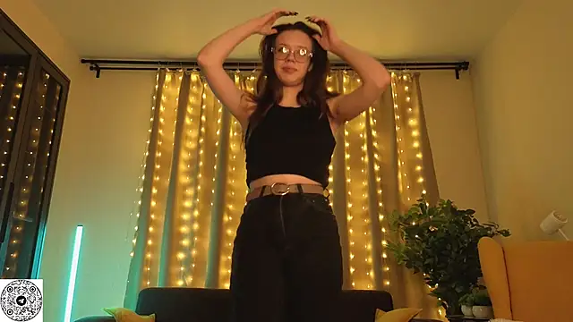 FabiolaCowing online show from November 2, 2025, 5:40 pm