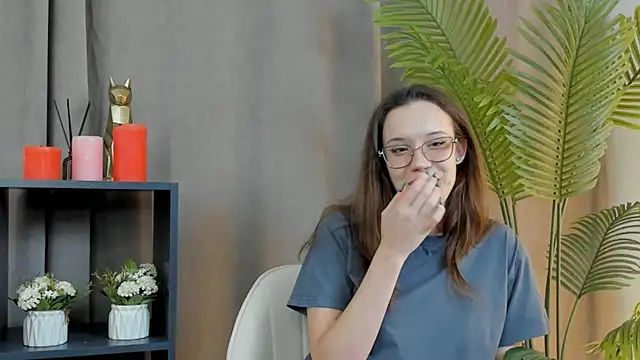 FabiolaCowing online show from October 19, 2025, 1:14 pm