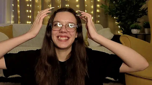 FabiolaCowing online show from November 13, 2025, 6:34 pm