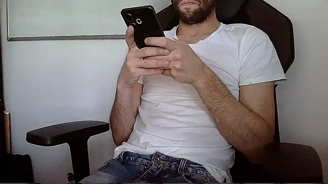 Snapshot of topg84 chatting on June 4, 2026, 3:49 pm topg84 online show from June 4, 2026, 3:49 pm