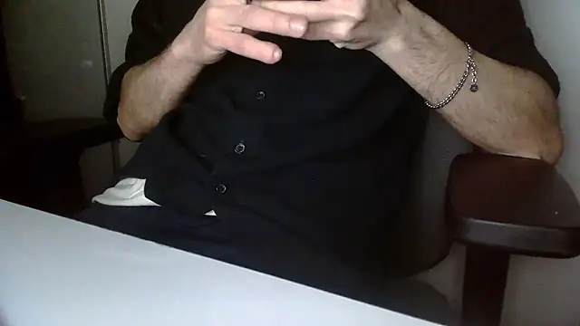 Snapshot of topg84 chatting on May 9, 2026, 6:11 pm topg84 online show from May 9, 2026, 6:11 pm