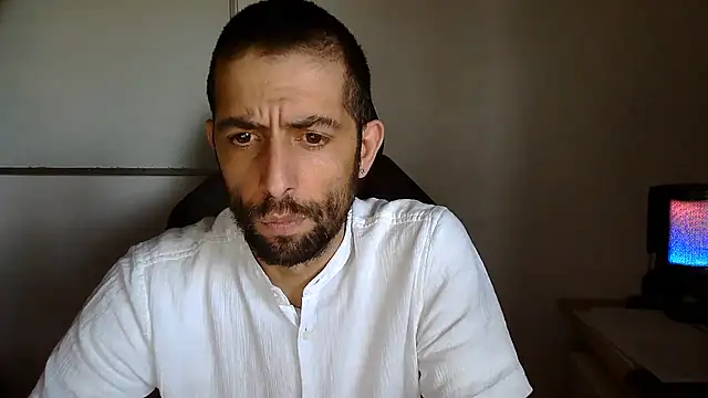 Snapshot of topg84 chatting on June 11, 2026, 4:37 pm topg84 online show from June 11, 2026, 4:37 pm
