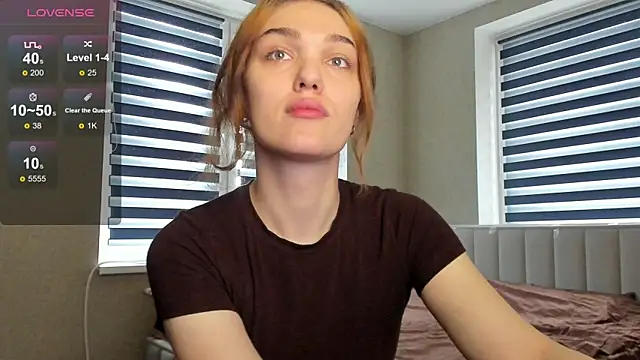 EmiliaRhodes online show from October 22, 2025, 2:05 pm