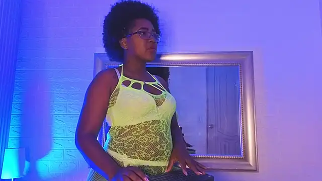 Snapshot of TianaLaRoux chatting on November 14, 2025, 8:23 pm TianaLaRoux online show from November 14, 2025, 8:23 pm