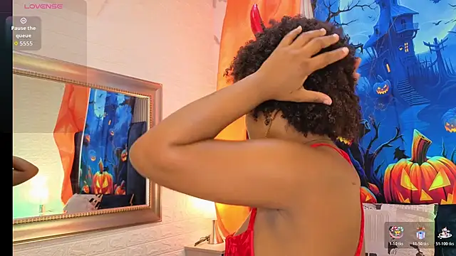 Snapshot of TianaLaRoux chatting on October 22, 2025, 11:09 am TianaLaRoux online show from October 22, 2025, 11:09 am