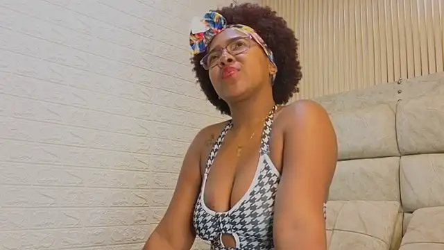 Snapshot of TianaLaRoux chatting on November 19, 2025, 11:43 am TianaLaRoux online show from November 19, 2025, 11:43 am