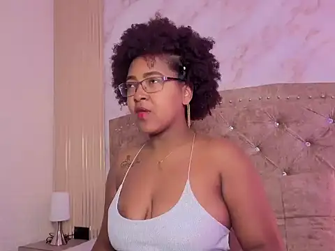 Snapshot of TianaLaRoux chatting on December 2, 2025, 11:12 am TianaLaRoux online show from December 2, 2025, 11:12 am