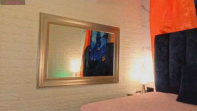 Snapshot of TianaLaRoux chatting on October 31, 2025, 12:35 pm TianaLaRoux online show from October 31, 2025, 12:35 pm