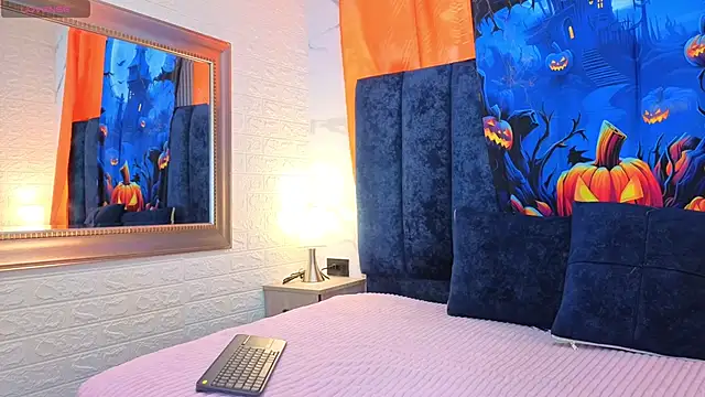 Snapshot of TianaLaRoux chatting on October 25, 2025, 11:09 am TianaLaRoux online show from October 25, 2025, 11:09 am