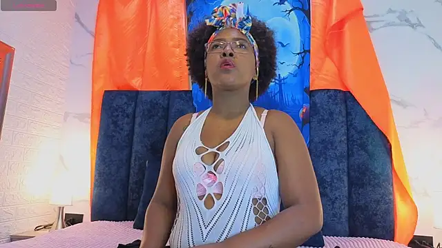 Snapshot of TianaLaRoux chatting on November 1, 2025, 11:15 am TianaLaRoux online show from November 1, 2025, 11:15 am