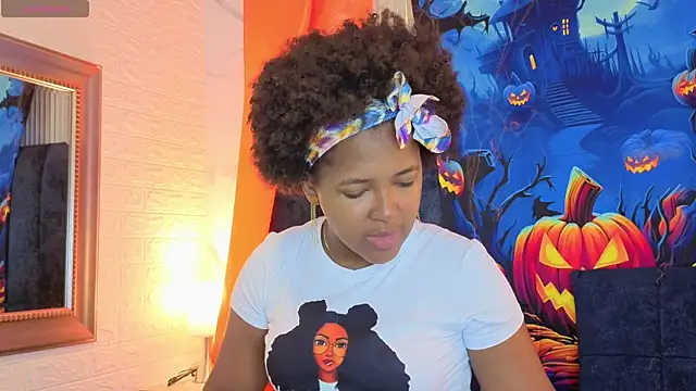 Snapshot of TianaLaRoux chatting on October 23, 2025, 11:20 am TianaLaRoux online show from October 23, 2025, 11:20 am