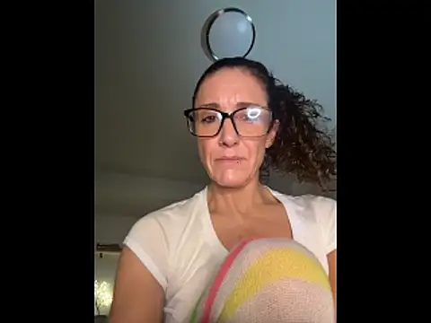 Snapshot of PetitemarieeThaReal chatting on November 19, 2025, 12:05 pm PetitemarieeThaReal online show from November 19, 2025, 12:05 pm