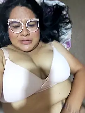 celeste122595 online show from April 13, 2026, 1:53 am