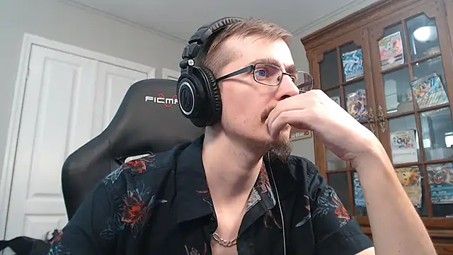 Snapshot of CasuallyCorrupt chatting on November 8, 2025, 4:27 am CasuallyCorrupt online show from November 8, 2025, 4:27 am