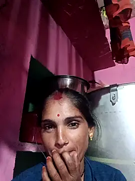 Snapshot of queen_sonam chatting on November 13, 2025, 4:33 pm queen sonam online show from November 13, 2025, 4:33 pm