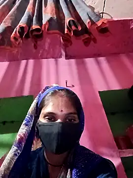 Snapshot of queen_sonam chatting on November 30, 2025, 5:47 pm queen sonam online show from November 30, 2025, 5:47 pm