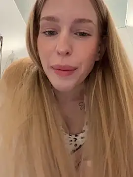 Snapshot of kira_mia chatting on June 4, 2026, 4:11 pm kira mia online show from June 4, 2026, 4:11 pm