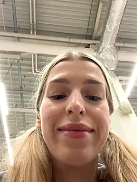 Snapshot of kira_mia chatting on November 26, 2025, 3:23 pm kira mia online show from November 26, 2025, 3:23 pm