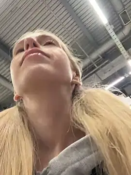 Snapshot of kira_mia chatting on November 30, 2025, 6:30 pm kira mia online show from November 30, 2025, 6:30 pm