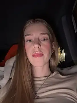 kira mia online show from January 9, 2026, 4:36 pm