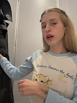 Snapshot of kira_mia chatting on May 7, 2026, 4:21 pm kira mia online show from May 7, 2026, 4:21 pm