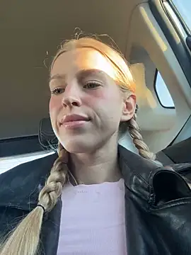 kira mia online show from April 11, 2026, 3:59 pm