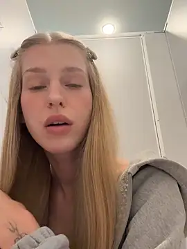 kira mia online show from June 16, 2026, 4:18 pm