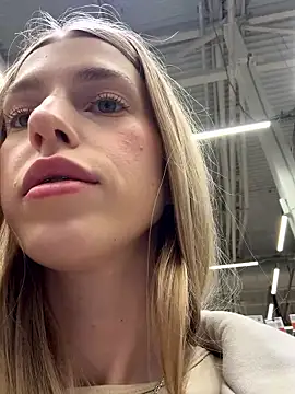 kira mia online show from January 12, 2026, 4:03 pm