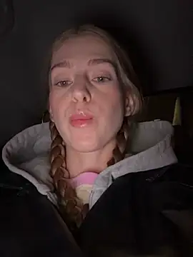 Snapshot of kira_mia chatting on November 24, 2025, 3:12 pm kira mia online show from November 24, 2025, 3:12 pm