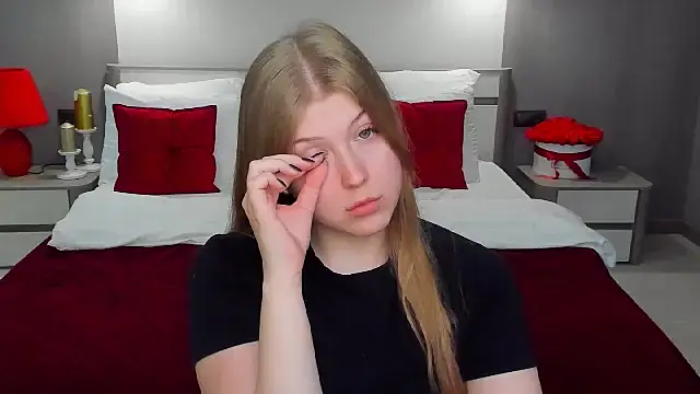 Stella Light online show from April 13, 2026, 6:06 am