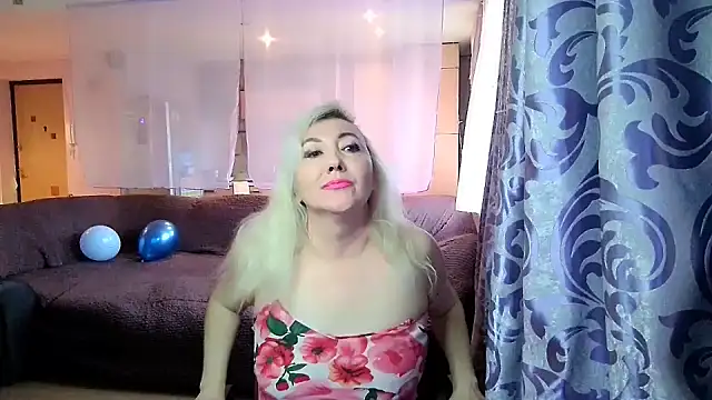 LadyKriss online show from October 31, 2025, 4:53 am