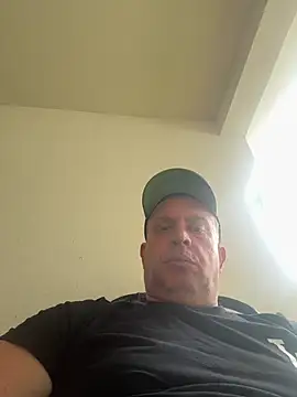 Snapshot of wellingtonmds chatting on May 3, 2026, 4:21 pm wellingtonmds online show from May 3, 2026, 4:21 pm
