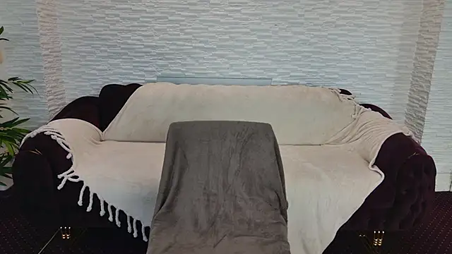 Snapshot of IvorySwan chatting on October 29, 2025, 5:39 am IvorySwan online show from October 29, 2025, 5:39 am