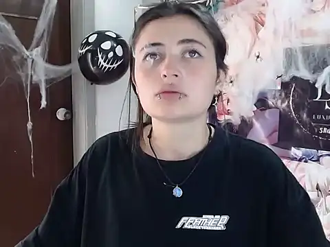 KittenMiss  online show from October 29, 2025, 7:35 pm