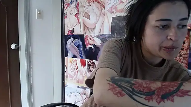 KittenMiss  online show from November 5, 2025, 7:50 pm