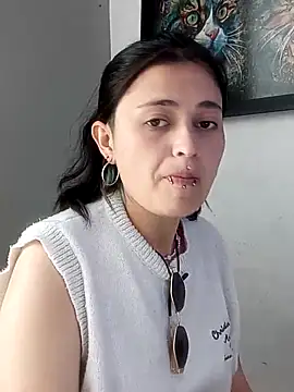 KittenMiss  online show from November 13, 2025, 7:29 pm