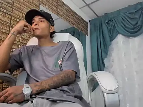 Snapshot of paul_booy chatting on October 26, 2025, 3:51 am paul booy online show from October 26, 2025, 3:51 am