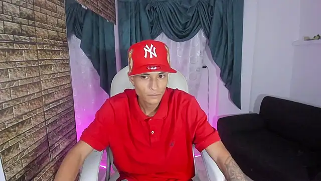 Snapshot of paul_booy chatting on October 31, 2025, 4:09 am paul booy online show from October 31, 2025, 4:09 am