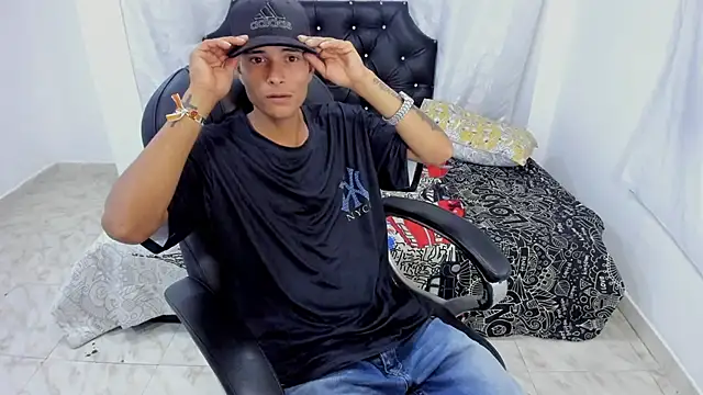 Snapshot of paul_booy chatting on October 29, 2025, 2:21 am paul booy online show from October 29, 2025, 2:21 am