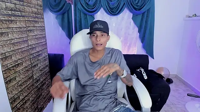 Snapshot of paul_booy chatting on November 22, 2025, 4:44 am paul booy online show from November 22, 2025, 4:44 am