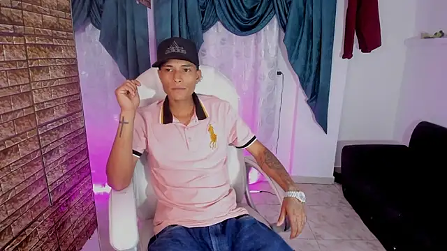 Snapshot of paul_booy chatting on October 28, 2025, 3:29 am paul booy online show from October 28, 2025, 3:29 am