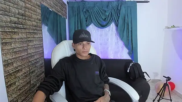 Snapshot of paul_booy chatting on November 19, 2025, 2:33 am paul booy online show from November 19, 2025, 2:33 am