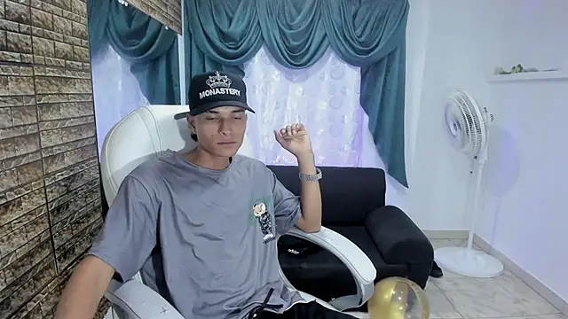 Snapshot of paul_booy chatting on November 26, 2025, 3:28 am paul booy online show from November 26, 2025, 3:28 am