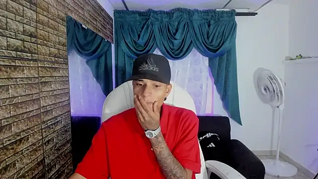 Snapshot of paul_booy chatting on December 2, 2025, 2:56 am paul booy online show from December 2, 2025, 2:56 am